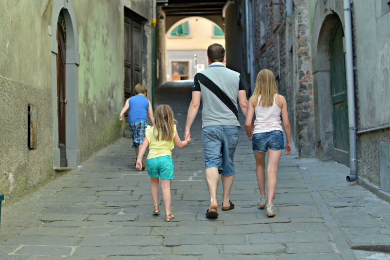 walking through castelnuovo di garfagnana