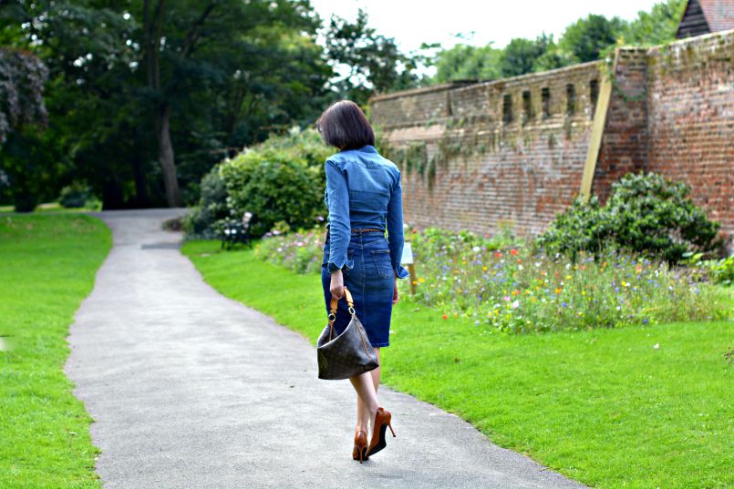 Denim pencil skirt | Denim shirt | Louis Vuitton Sully bag | Manolo Blahnik Crocodile shoes