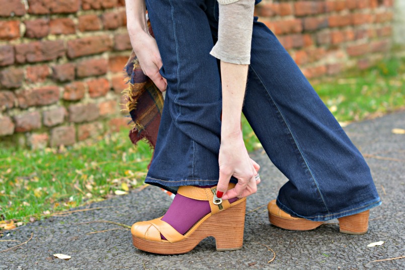 Marc by Marc Jacobs tan wedge heel 70s style shoes | purple tights | J Brand flares jeans