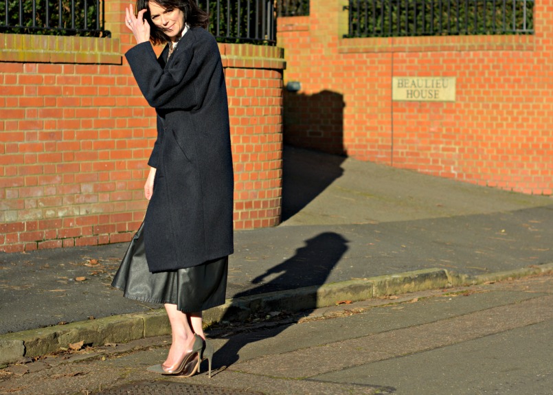 Zara silver ruched sleeveles top | Vintage full black leather midi skirt | Retro silver statement necklace | Maje midnight blue wool coat | 1930s Vintage beaded velvet bag | Gianvito Rossi plexi grey suede pumps