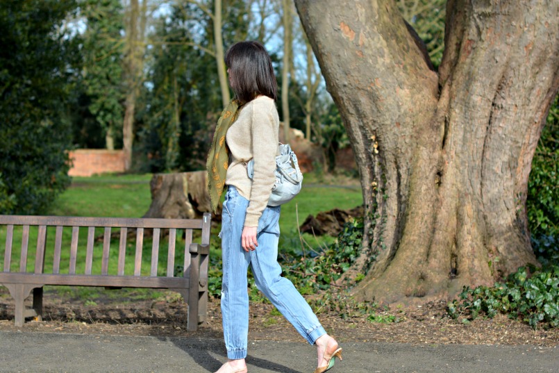 Finer open weave light knit beige jumper | Alexander McQueen skull pashmina | Baby blue Balenciaga Part Time GSH | Blank NYC cuffed ripped jeans | Paul Smith for Emma Hope snake skin pointed toe sling back shoes