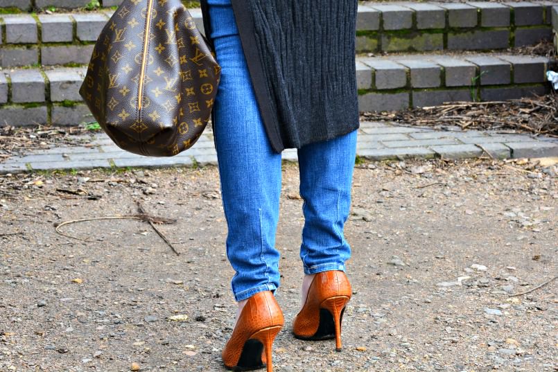 All Saints jumper dress | Neuw Denim skinny jeans | Zara fur | Manolo Blahnik pumps | Louis Vuitton Sully bag