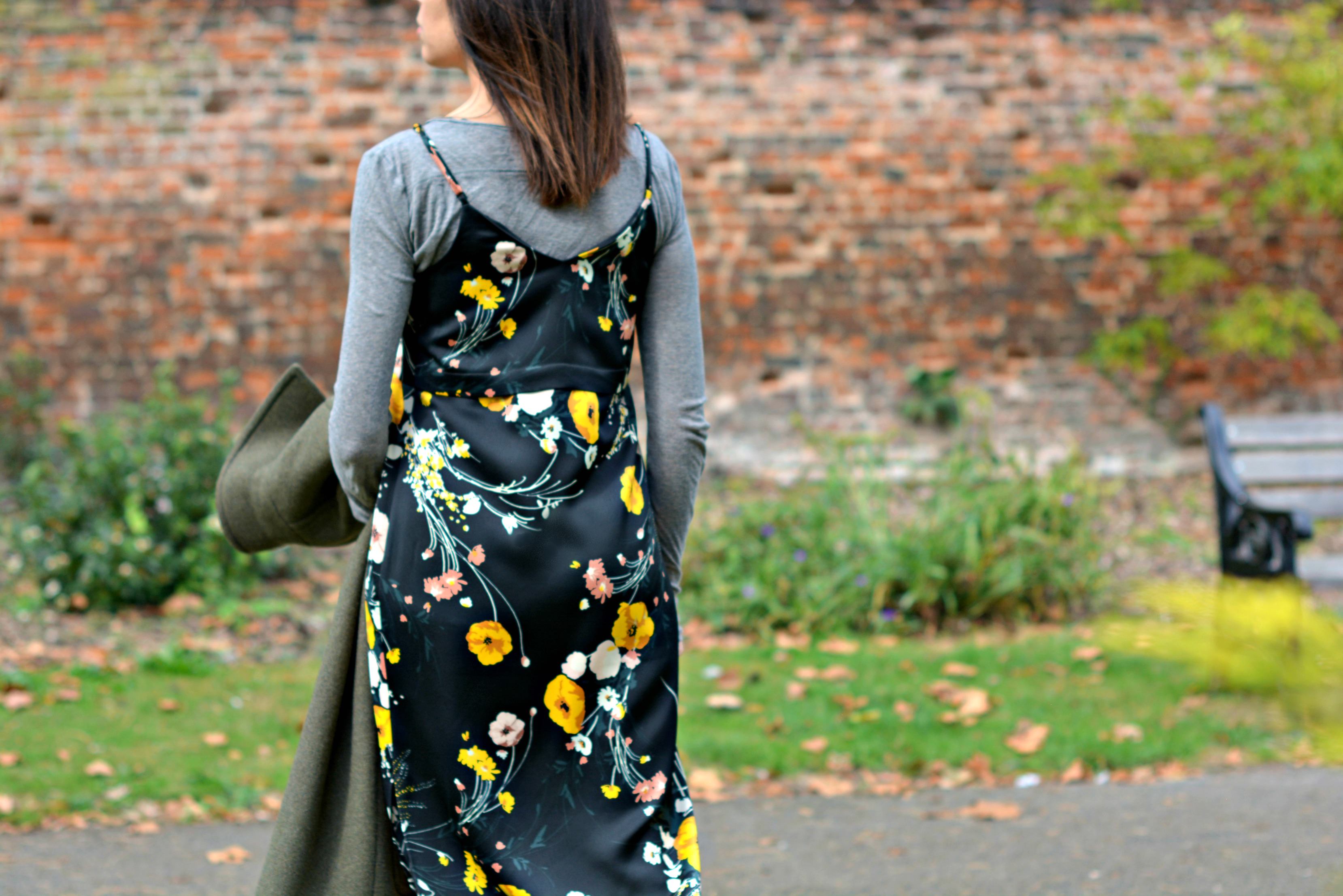 Turning Heads Linkup- Styling an Olive Green Bag with Dark Florals -  Elegantly Dressed and Stylish