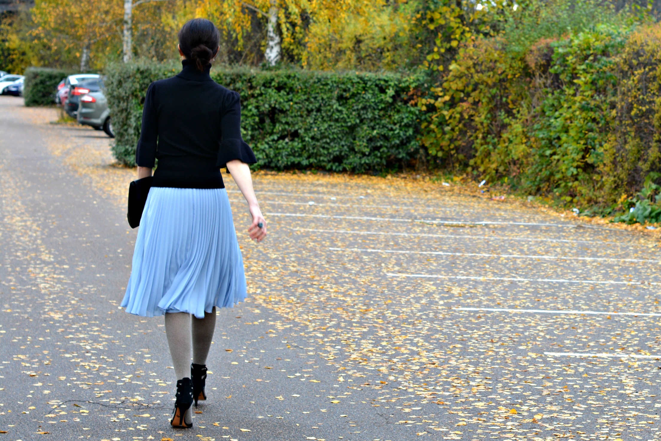 How to wear a pleated skirt for Winter