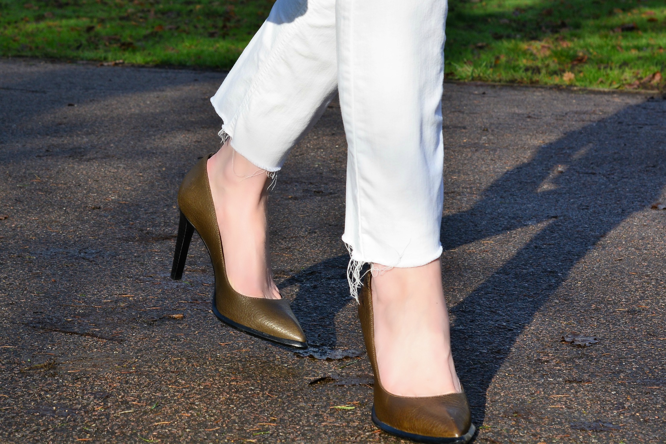 white frayed jeans with khaki pumps