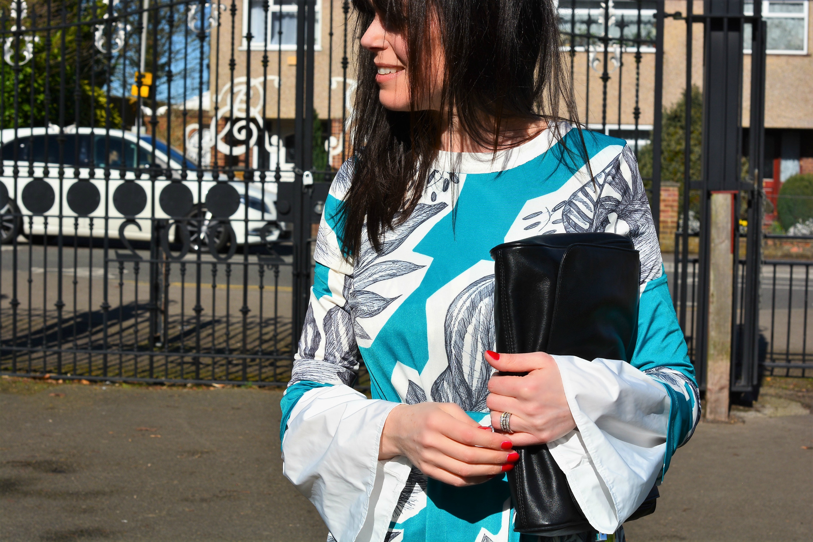 How to get killer statement sleeves | Finery scribble print blue dress | Finery white top fluted sleeves underneath