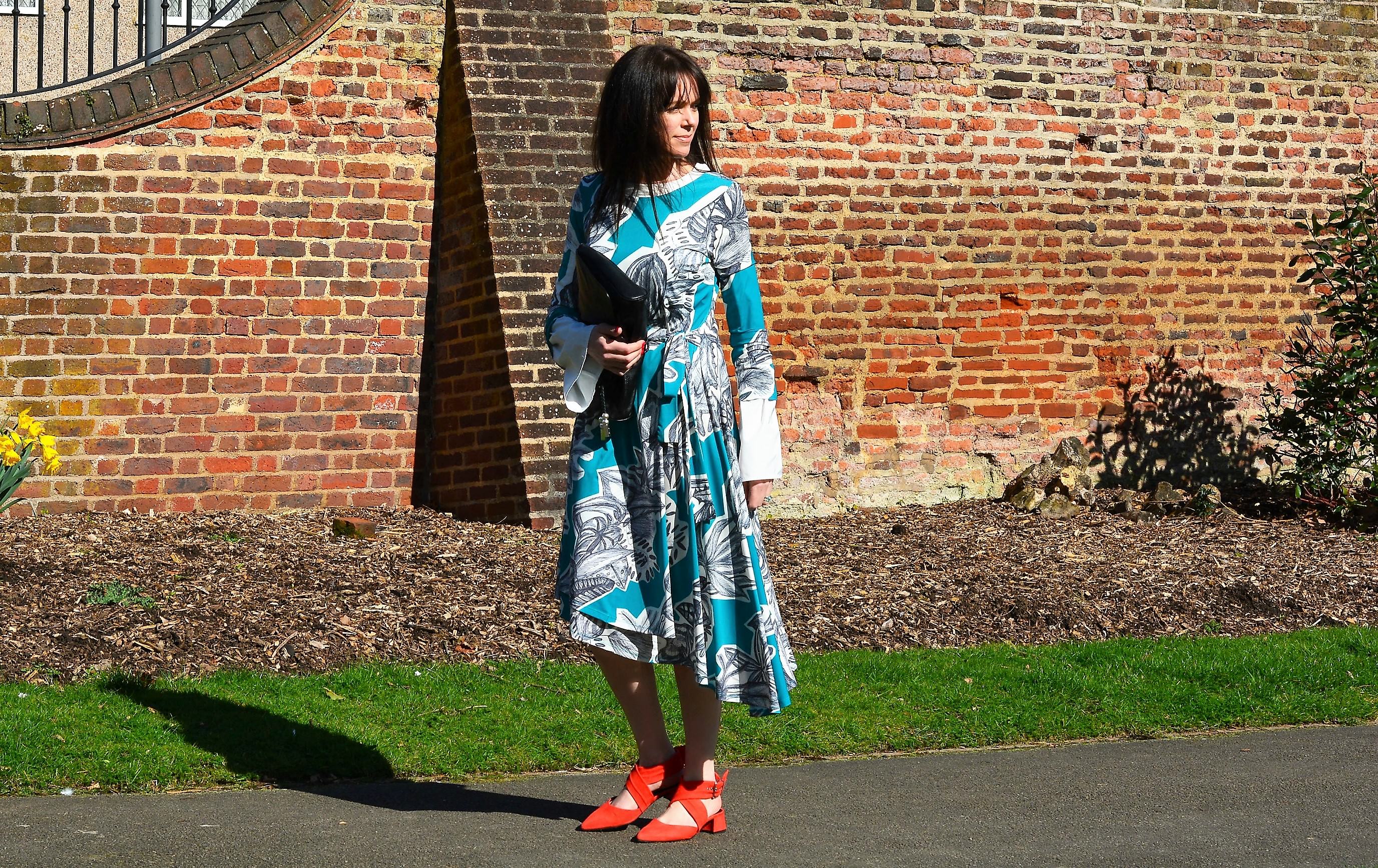How to get killer statement sleeves | Finery scribble print blue dress | Finery white top fluted sleeves underneath