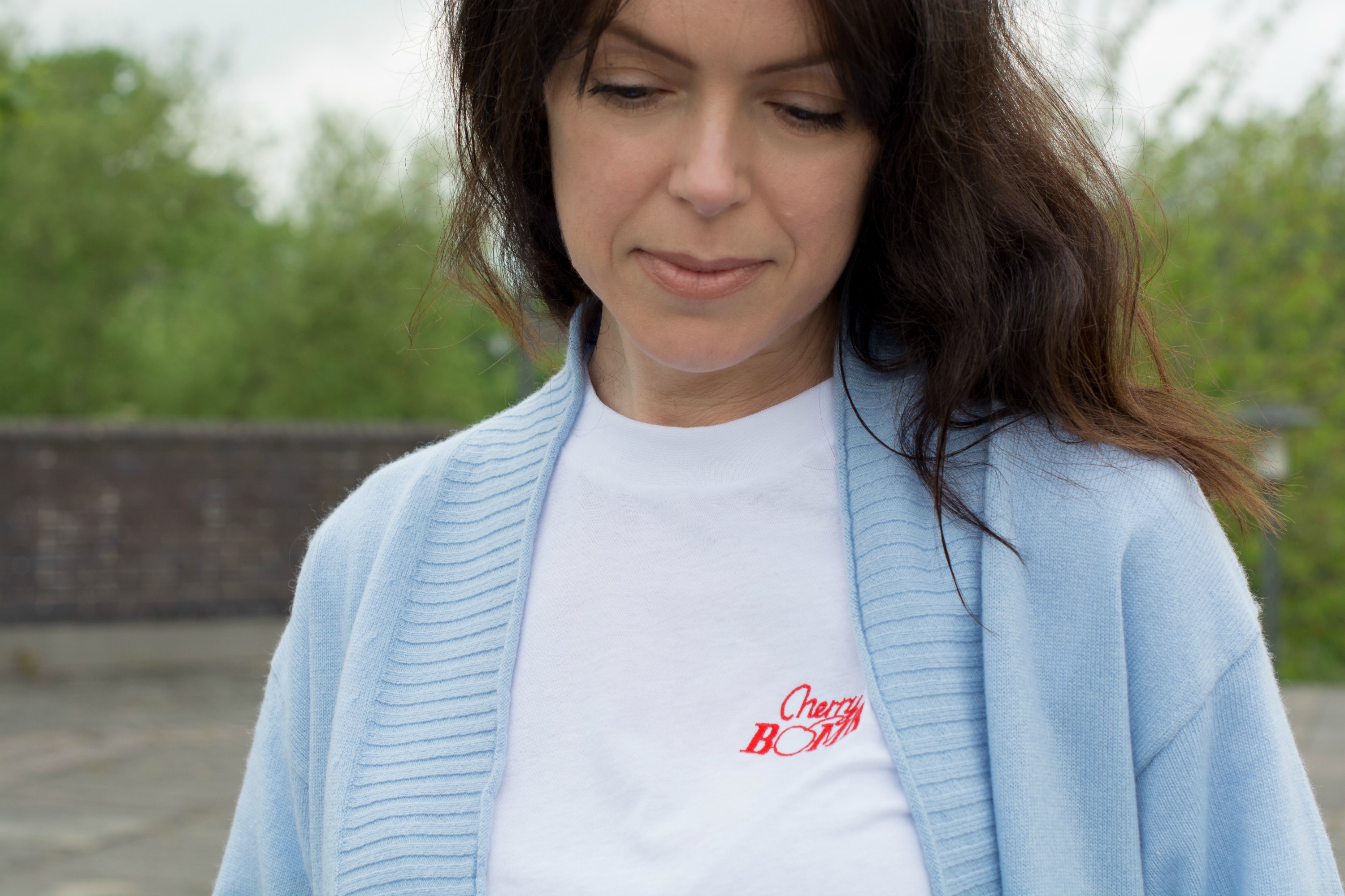 blue cashmere cardigan with white jeans and white t shirt