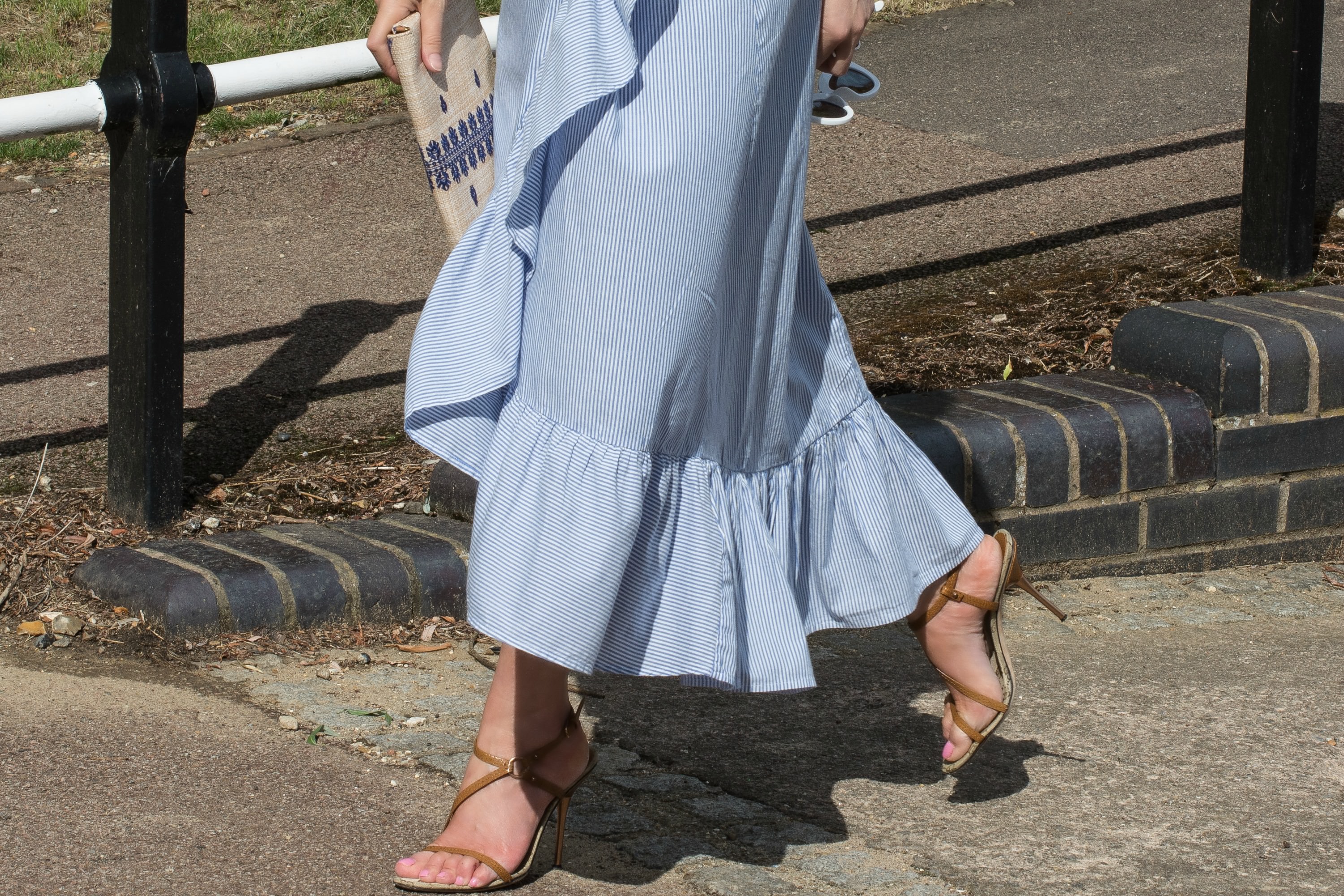 blue-pinstriped-cotton-skirt-gucci-tan-sandals