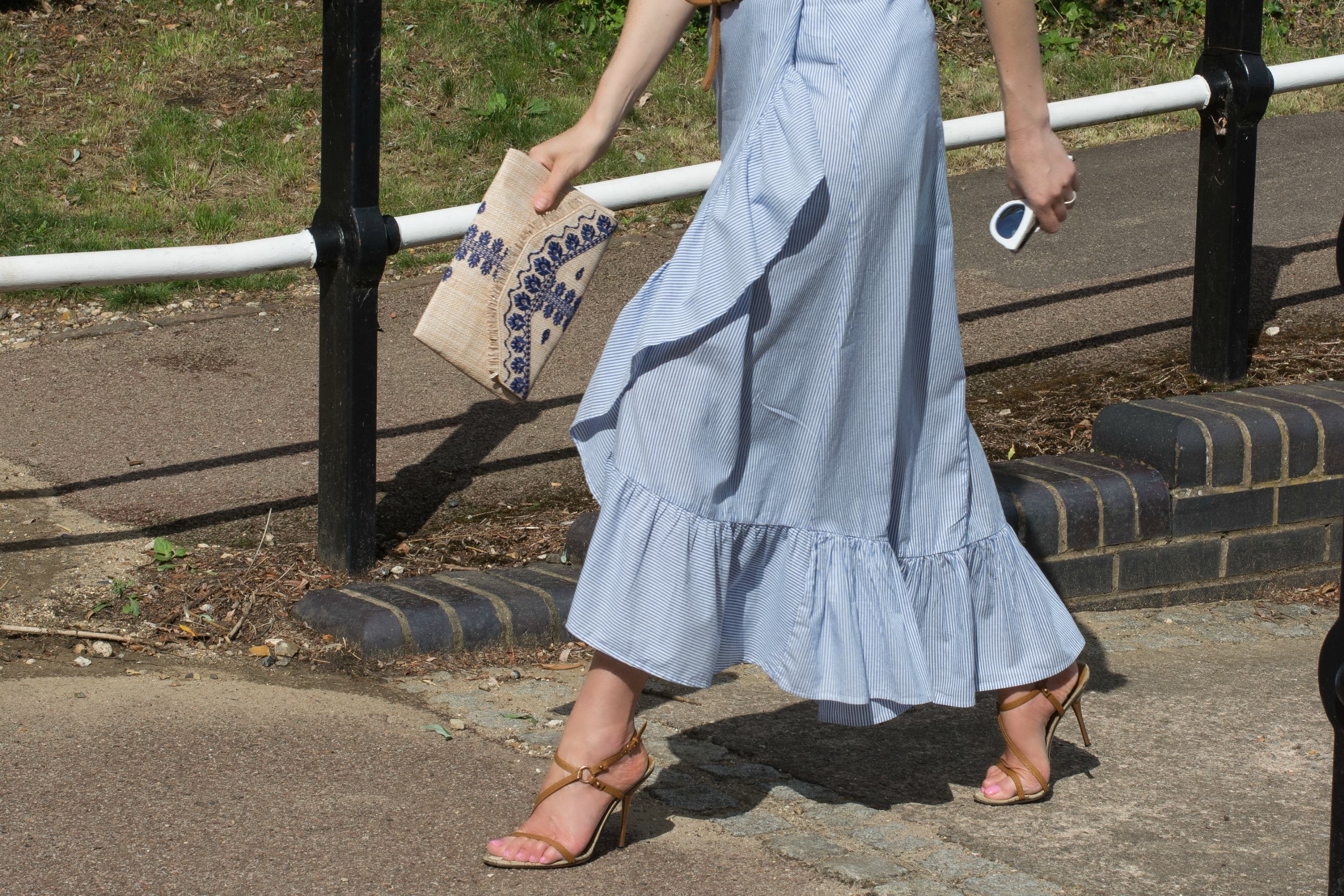 blue-pinstriped-cotton-skirt-gucci-tan-sandals