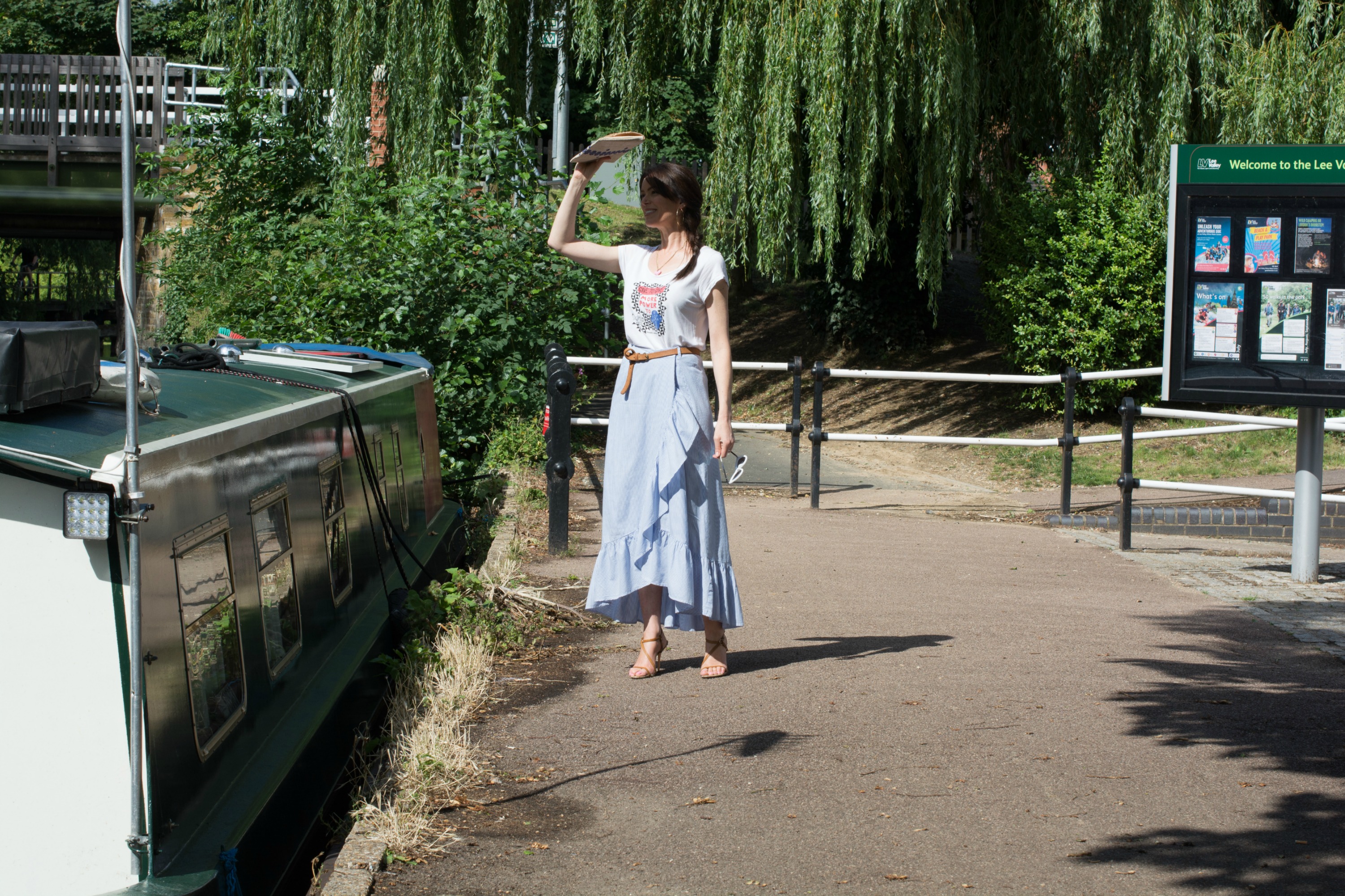 blue-pinstriped-cotton-skirt-gucci-heels