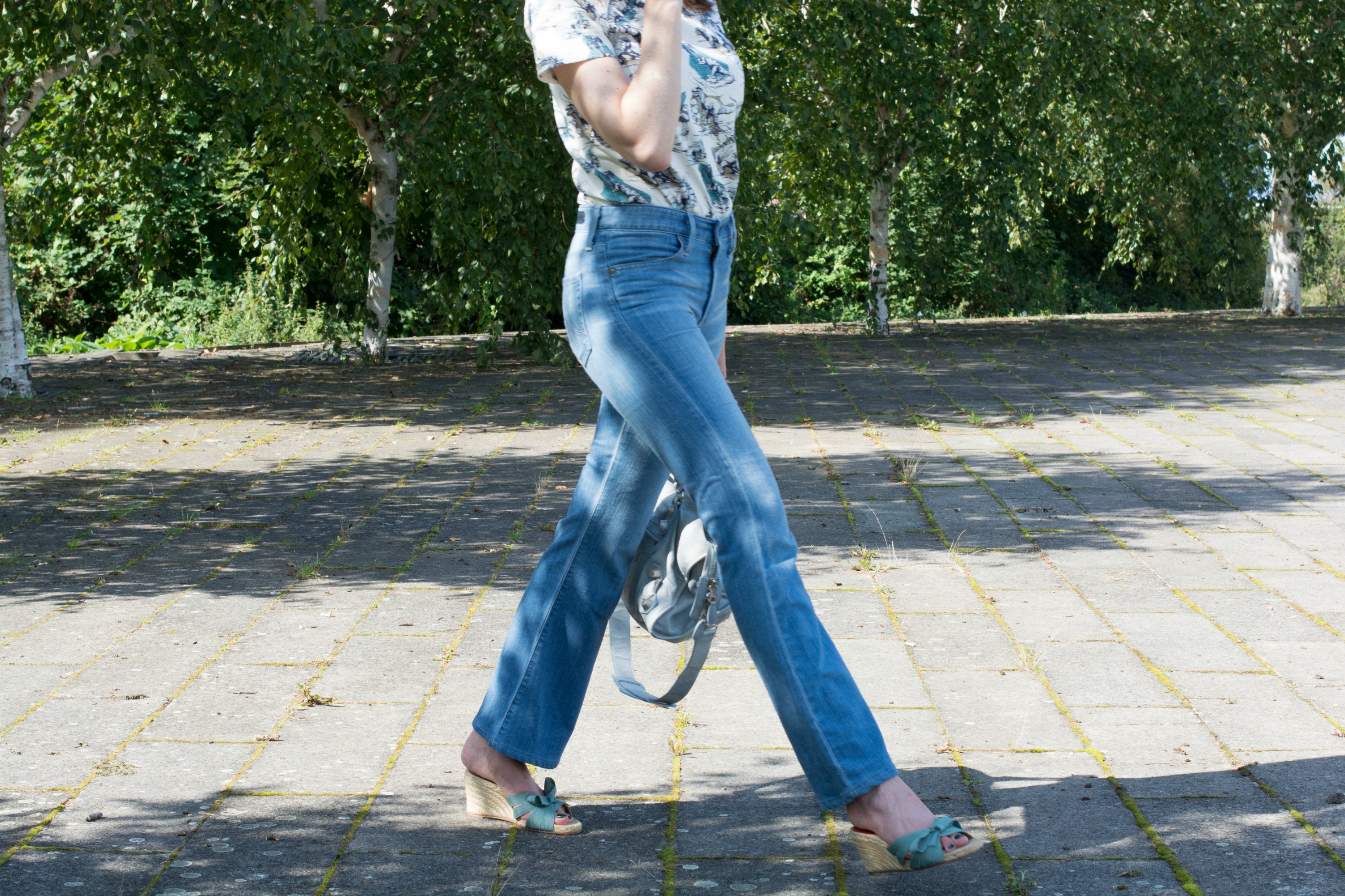 6 OF THE BEST MID-RISE JEANS TO WEAR NOW