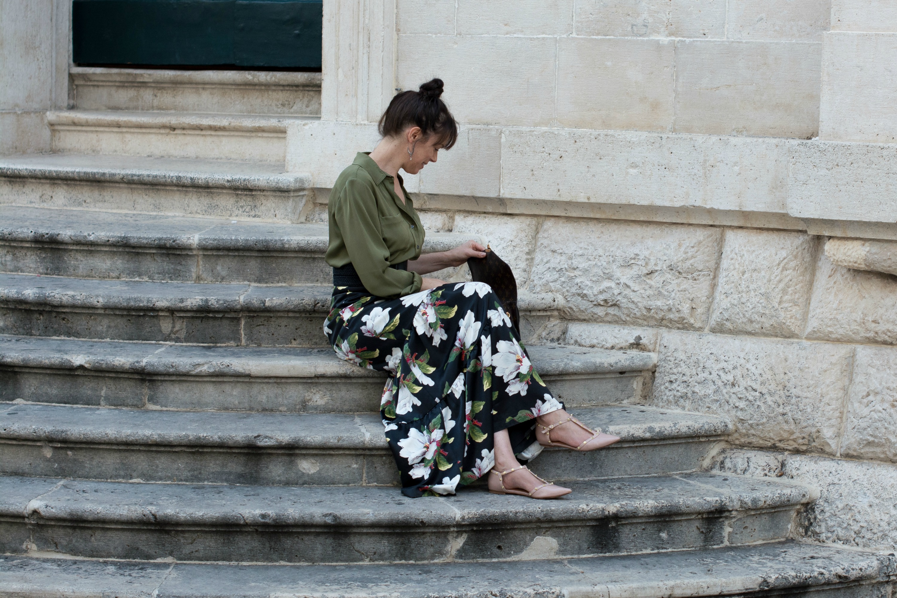 dark-floral-maxi-skirt-gree-silk-shirt-pink-flat-shoes