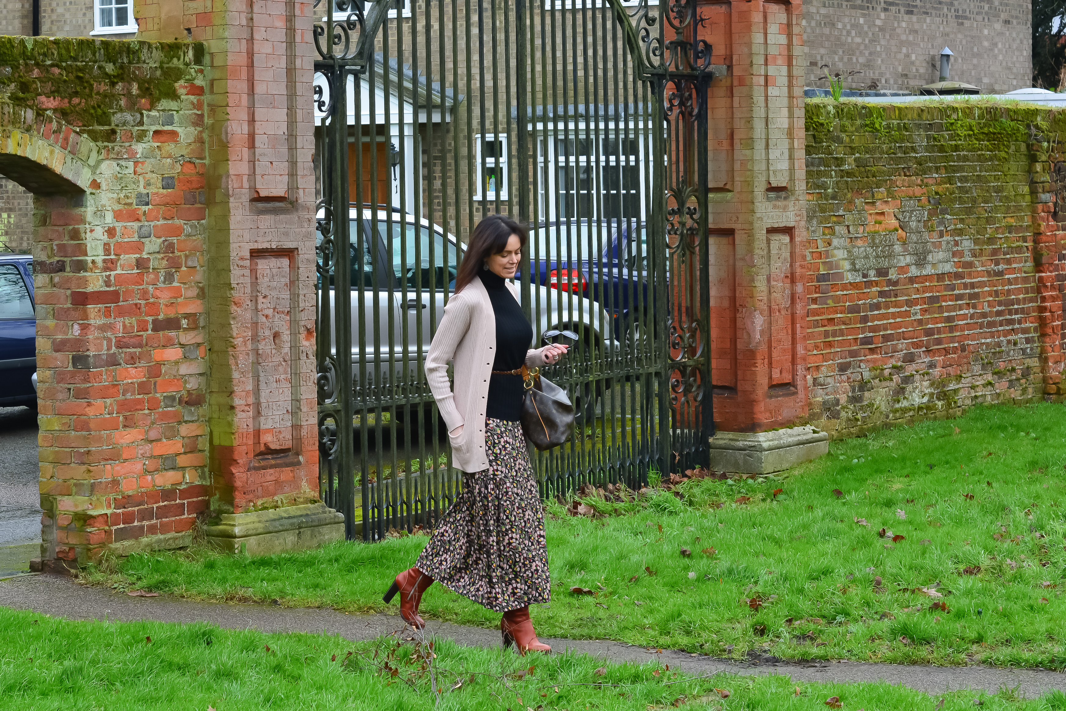 How-I-wear-my-floral-maxi-skirt-with-boots