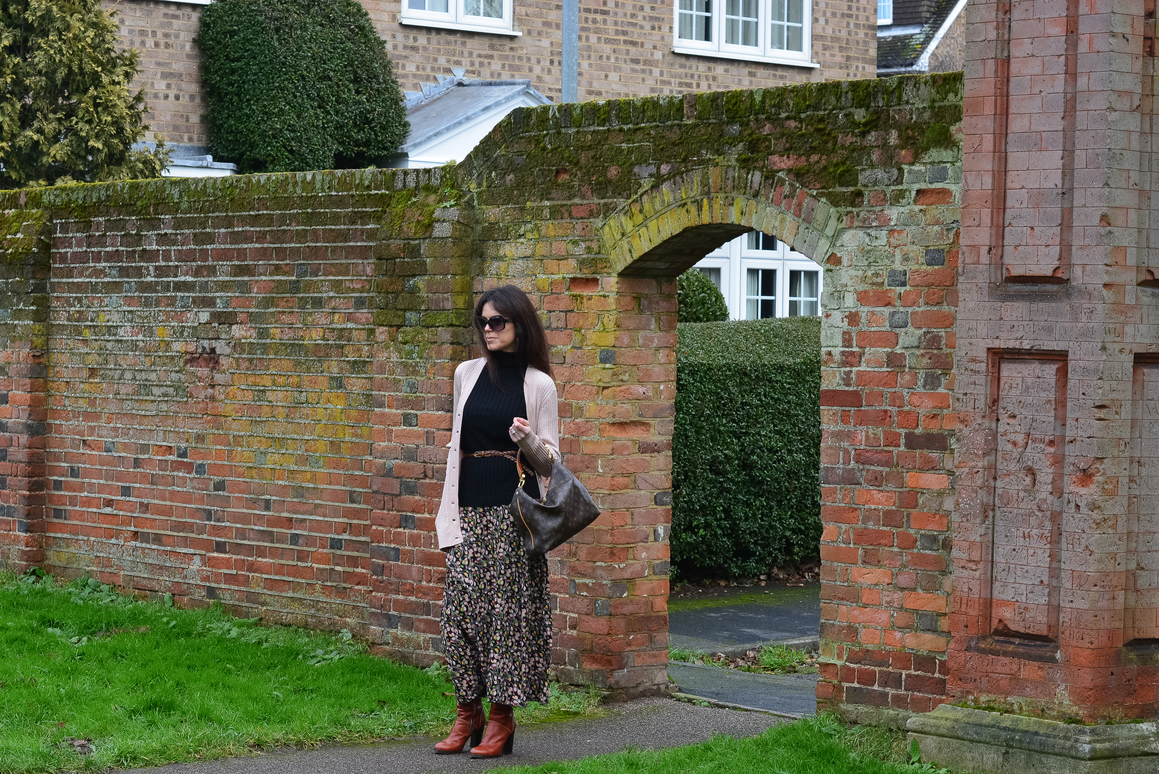How-I-wear-my-floral-maxi-skirt-with-boots