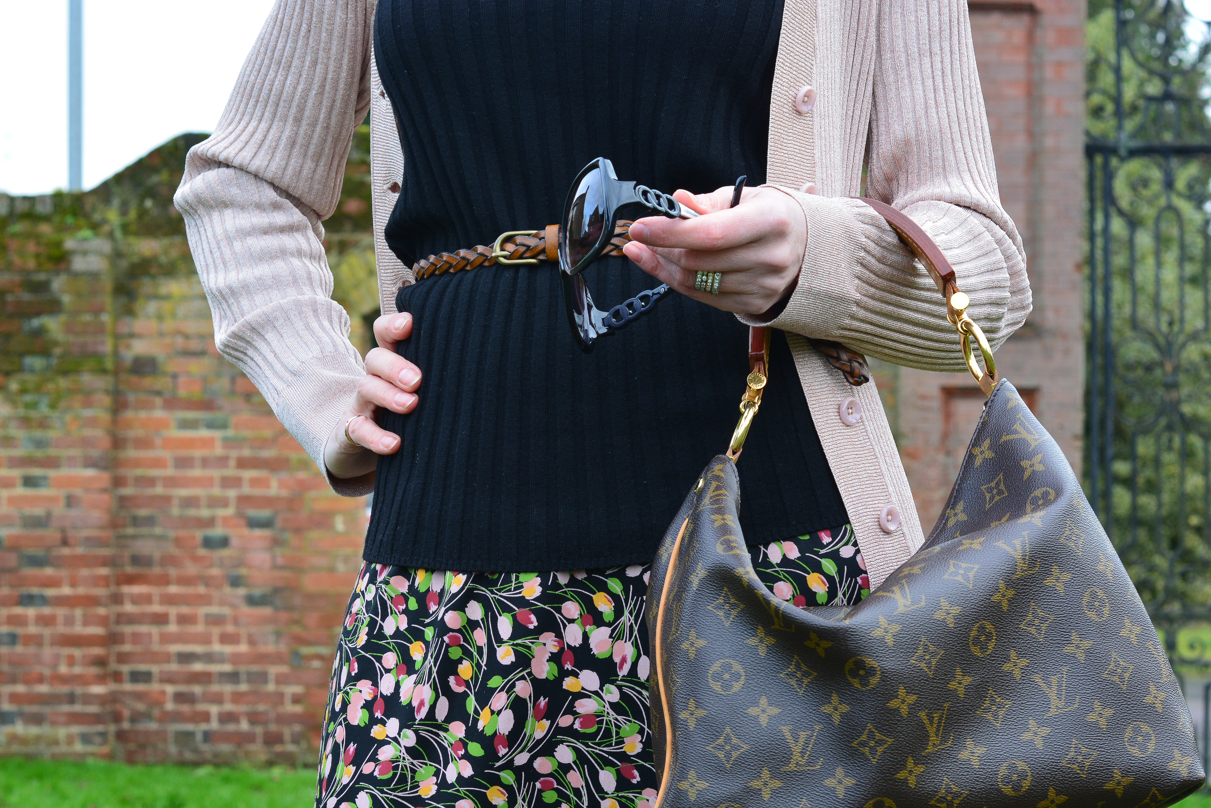 How-I-wear-my-floral-maxi-skirt-with-boots