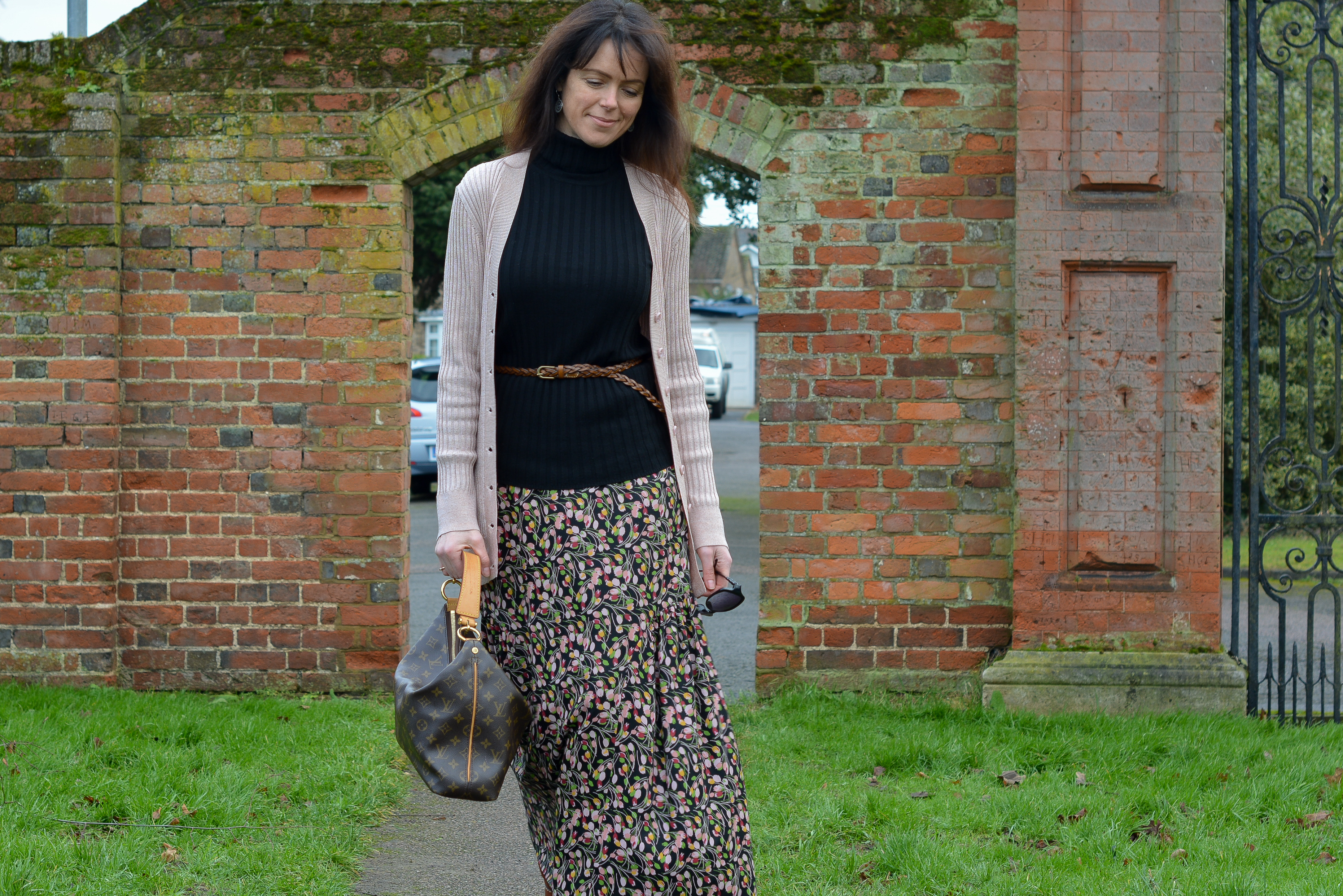 How-I-wear-my-floral-maxi-skirt-with-boots