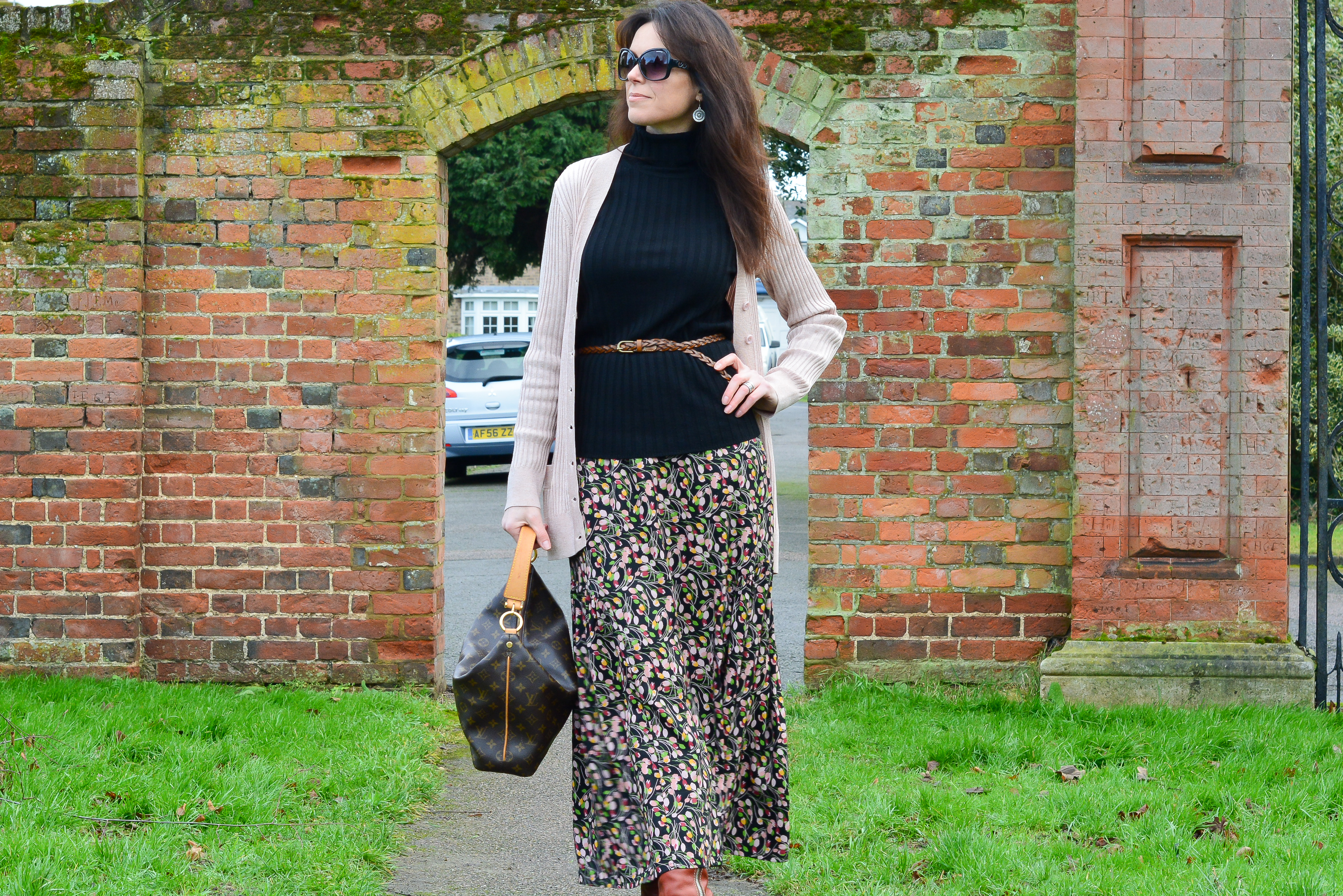 How-I-wear-my-floral-maxi-skirt-with-boots