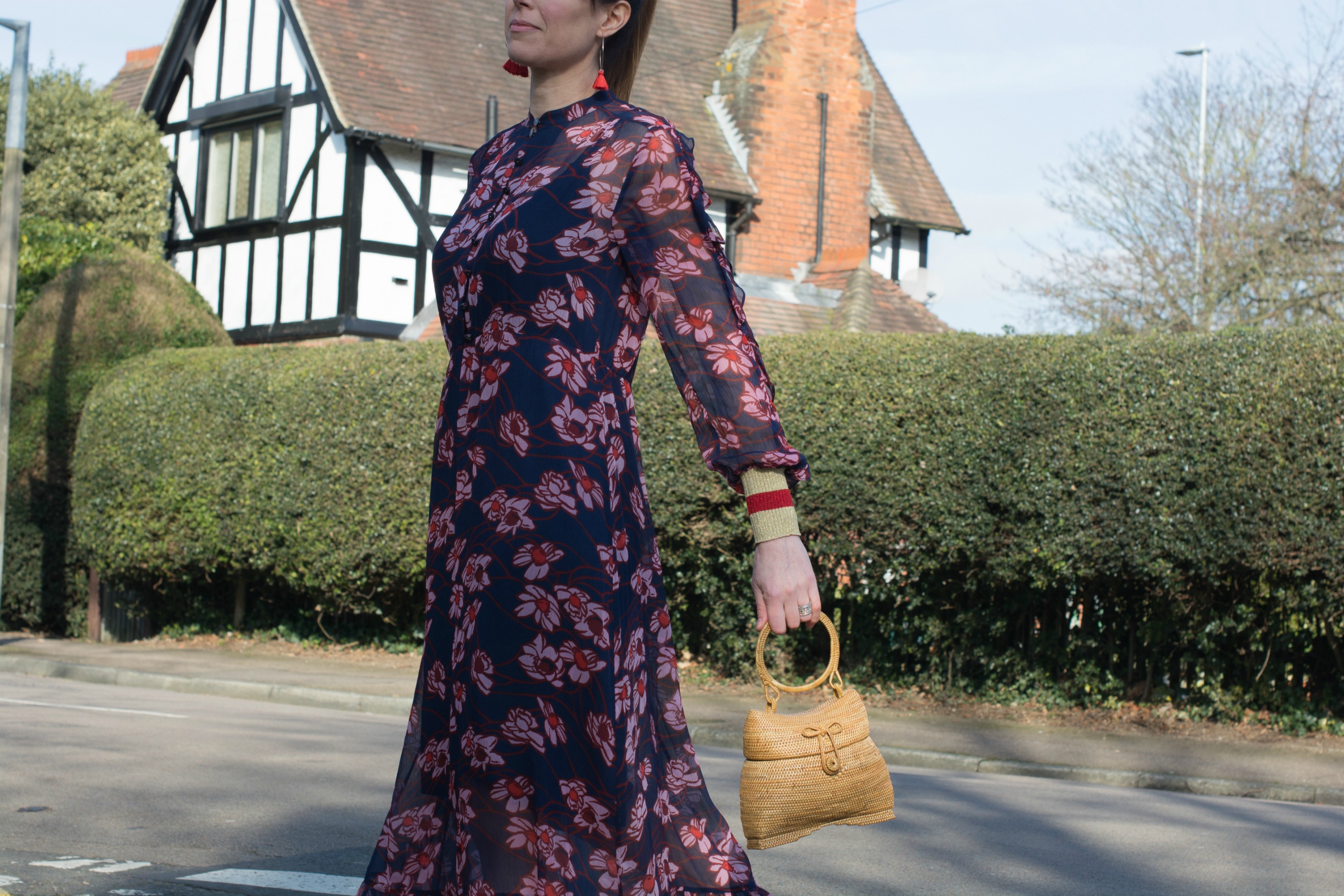 Baum-Und-Pfderdgarten-floral-dress-ruffle-detail-sporty-lurex-cuffs-estee-rose-london-basket-bag