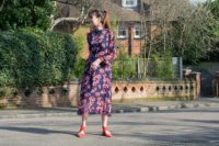 Baum-Und-Pfderdgarten-floral-dress-ruffle-detail-sporty-lurex-cuffs-red details