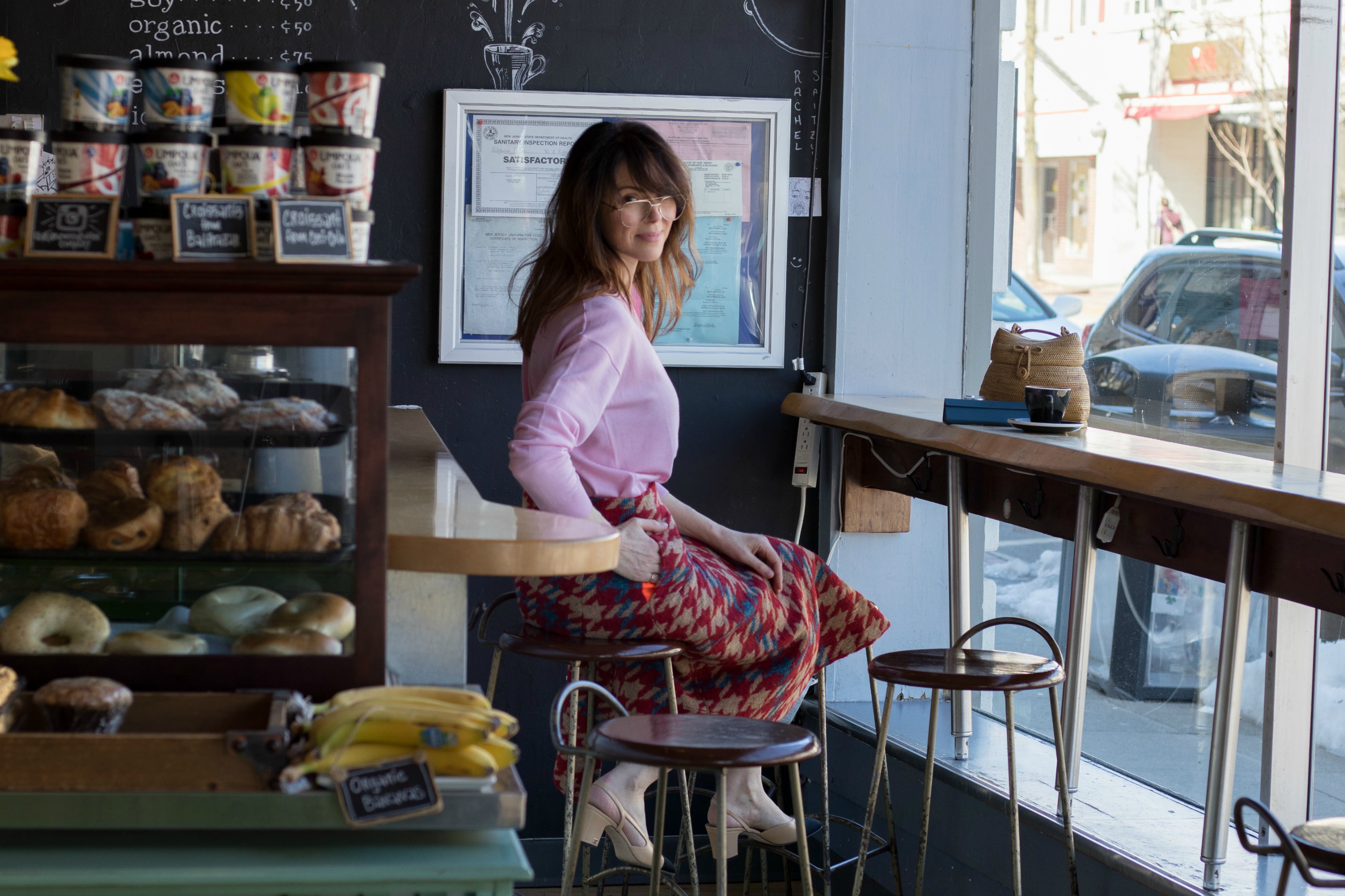 pink-wool-v-neck-sweater-tweed-skirt-winser-london-chanel-shoes-retro-specs