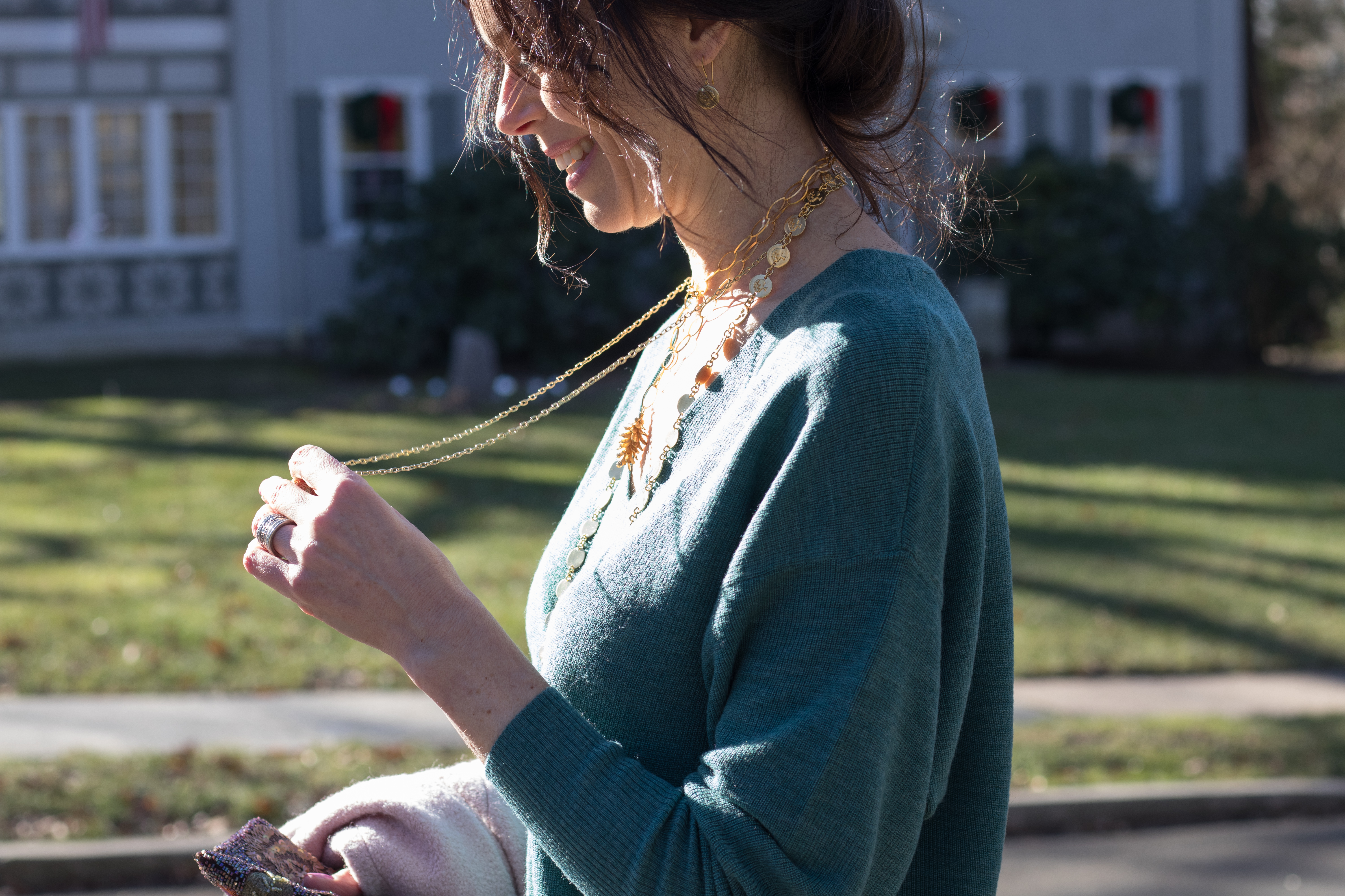 how-to-layer-gold-necklaces-chains-pendant