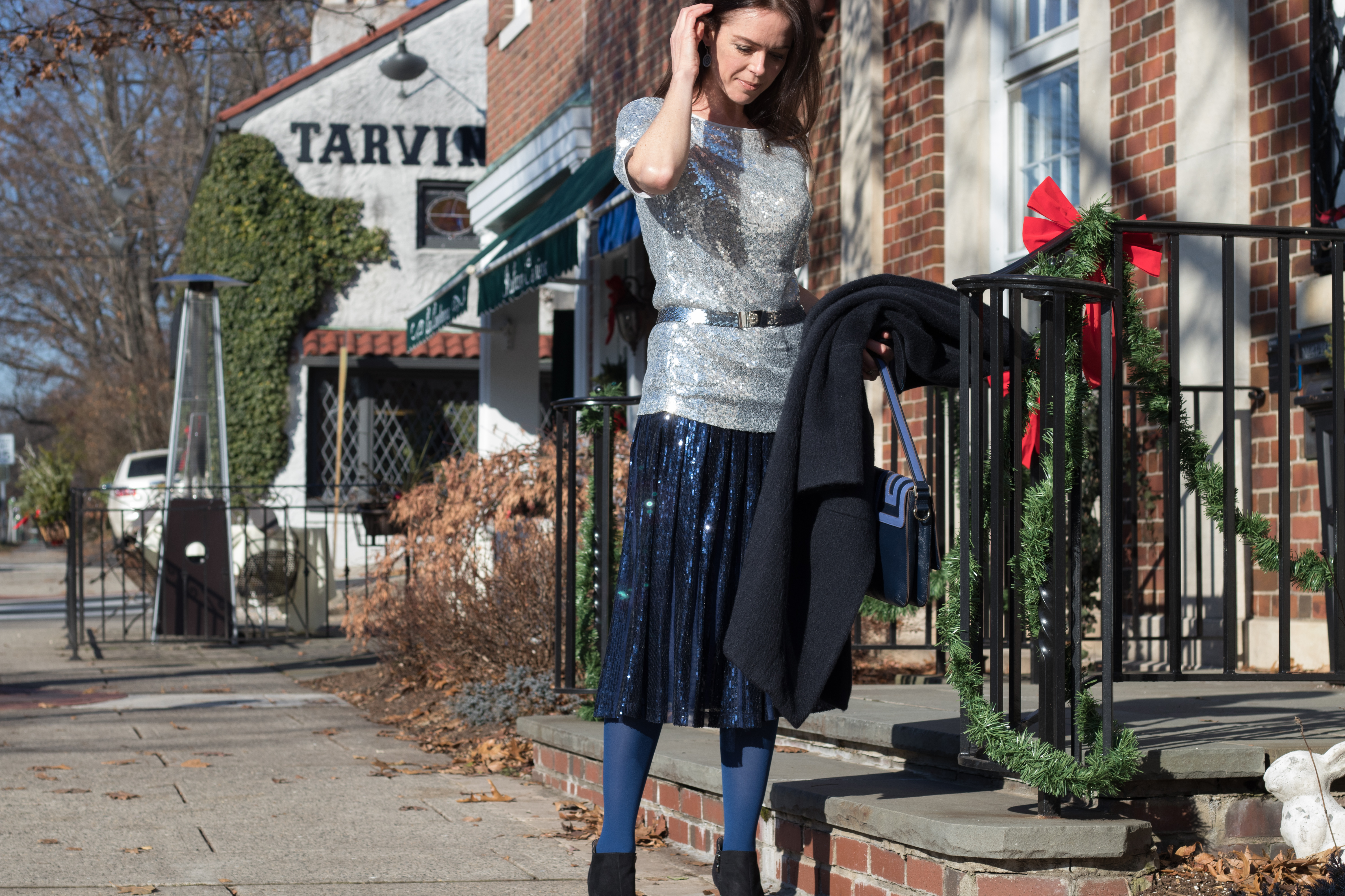 pair-sequins-top-and-skirt-for-versatile-sequins-cocktail-party-outfit