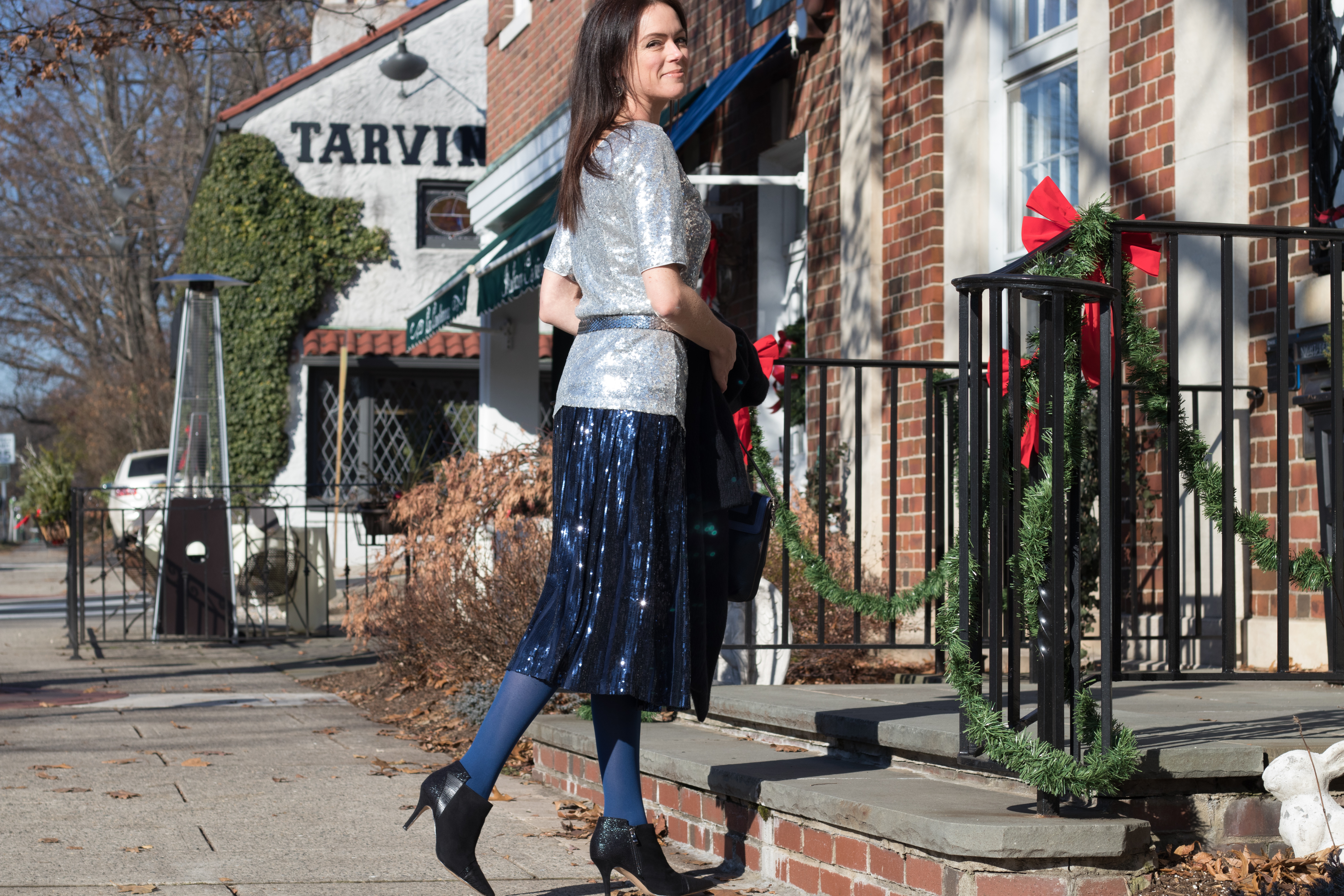 pair-sequins-top-and-skirt-for-versatile-sequins-cocktail-party-outfit