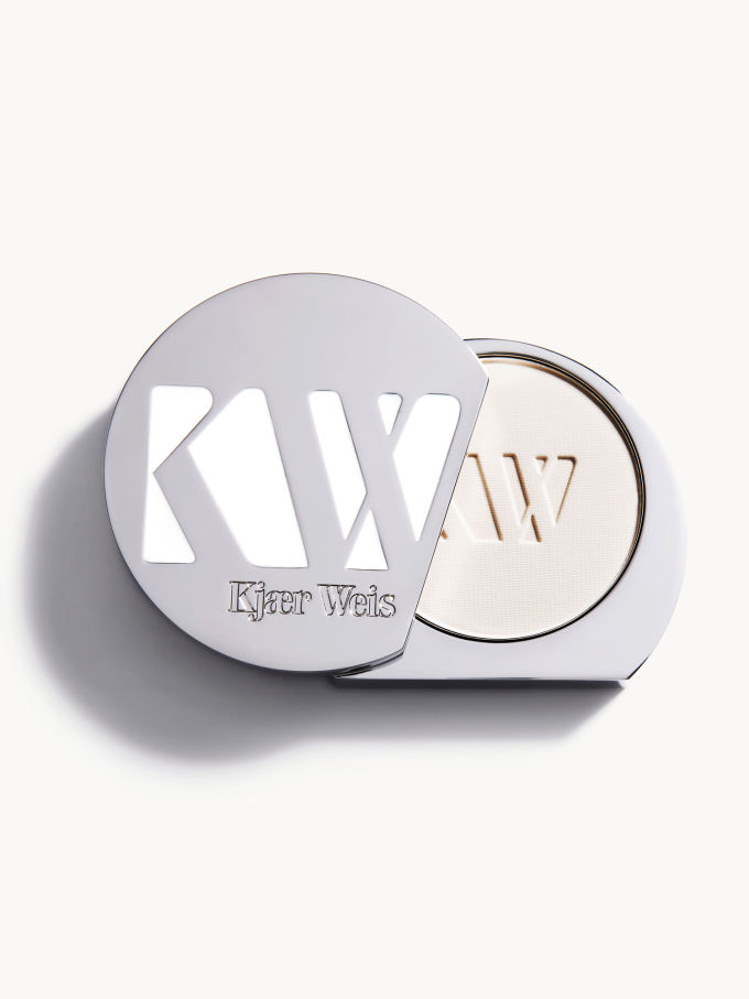 kjaer-weis-face-powder_transparent-plastic-free